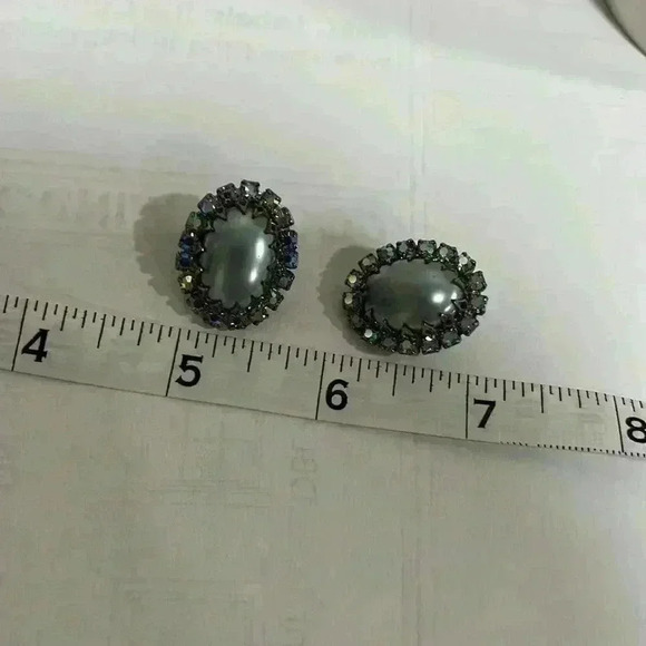Clip Earrings - Picture 4 of 4
